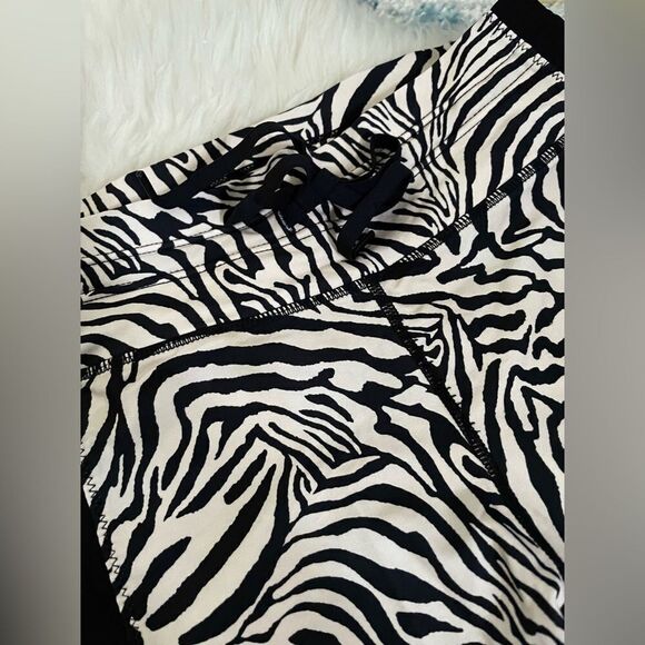 The Upside Zebra Print Biker Shorts Size 6 - Picture 2 of 4